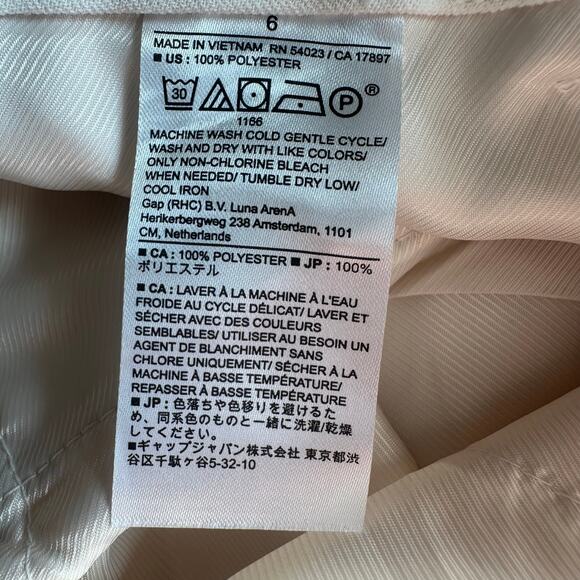 Banana Republic Off White, Pleated, Bermuda Shorts- 6 - Picture 5 of 9